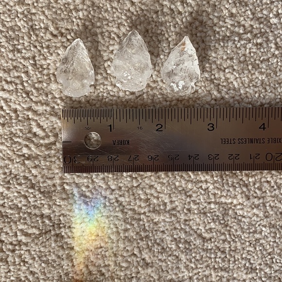 Clear Quartz Arrow Heads - Picture 4 of 5